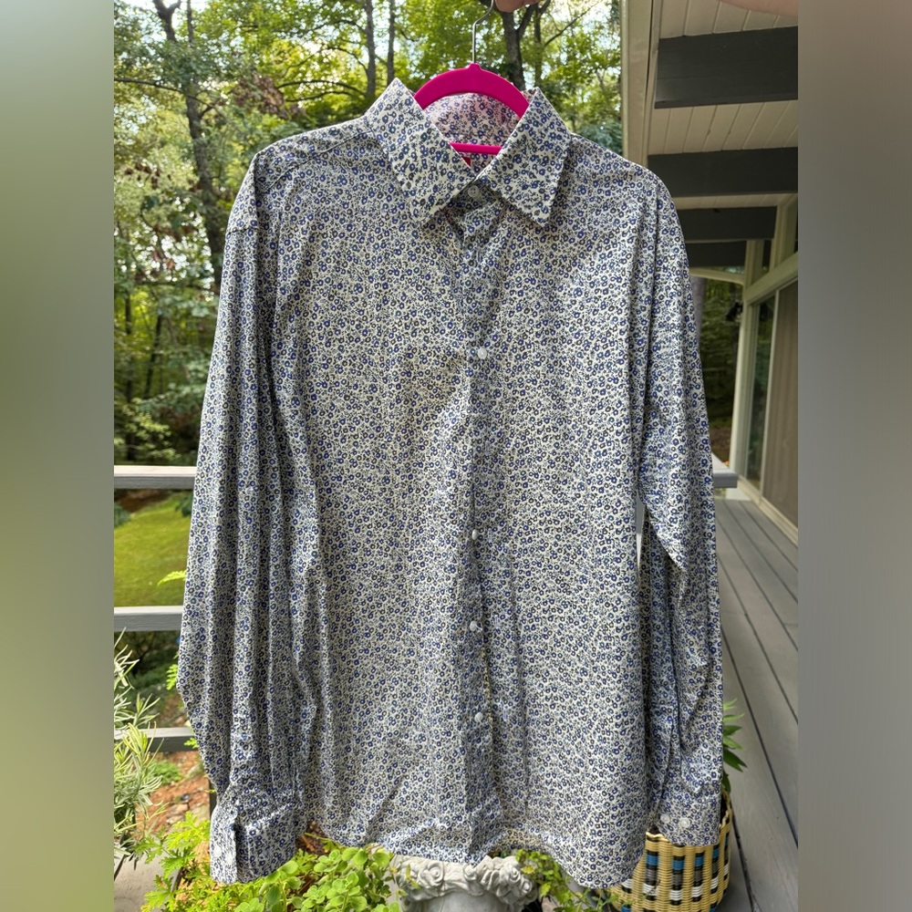 Men’s Saks Fifth Avenue shirt Size: XL
